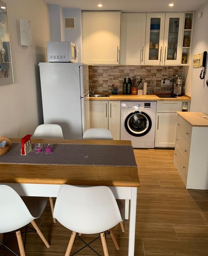Cosy Apartment In L Escala, 7 Mins Walk To The Closest Beach, Riells L' Escala Εξωτερικό φωτογραφία